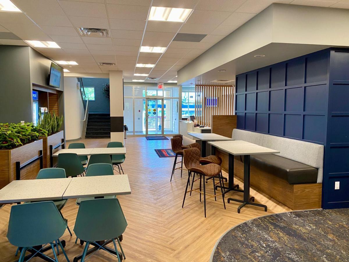 Howard Johnson By Wyndham Winnipeg West Luaran gambar