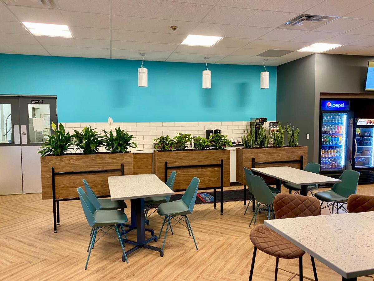 Howard Johnson By Wyndham Winnipeg West Luaran gambar