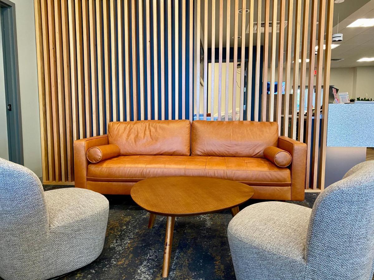 Howard Johnson By Wyndham Winnipeg West Luaran gambar