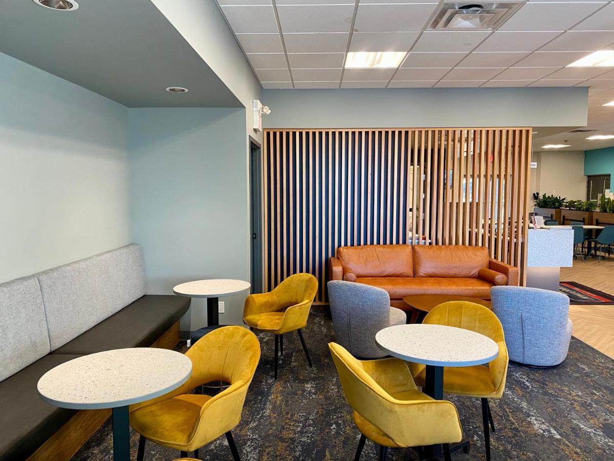 Howard Johnson By Wyndham Winnipeg West Luaran gambar