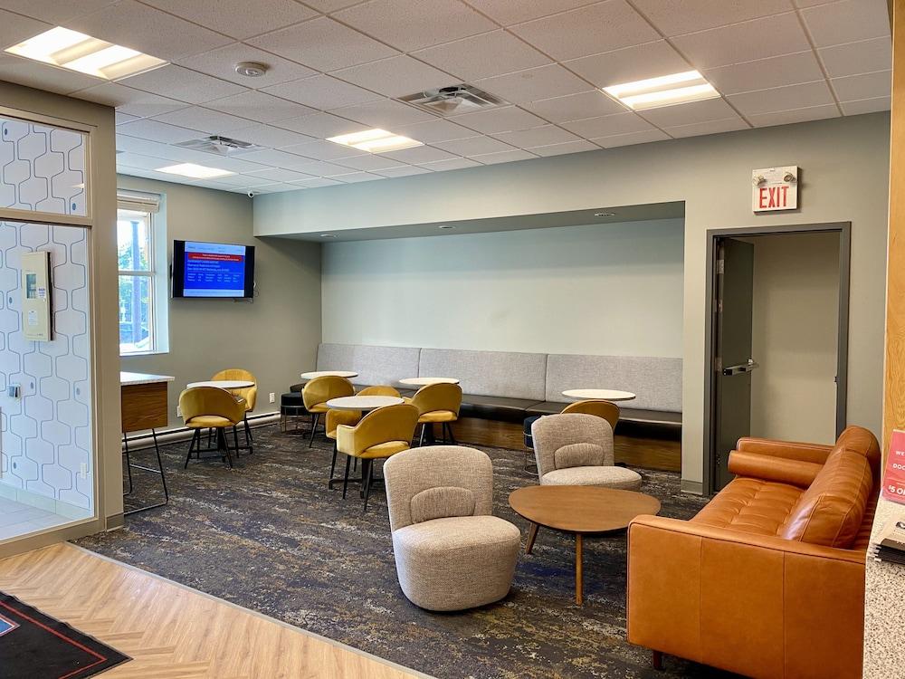 Howard Johnson By Wyndham Winnipeg West Luaran gambar