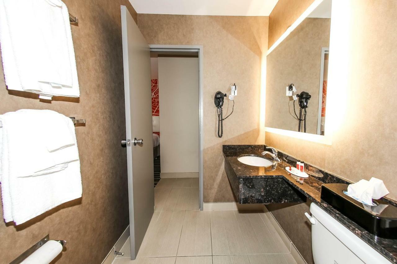 Howard Johnson By Wyndham Winnipeg West Luaran gambar