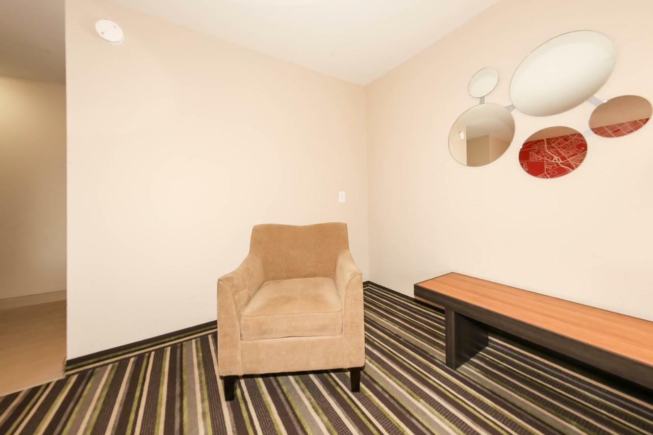 Howard Johnson By Wyndham Winnipeg West Luaran gambar