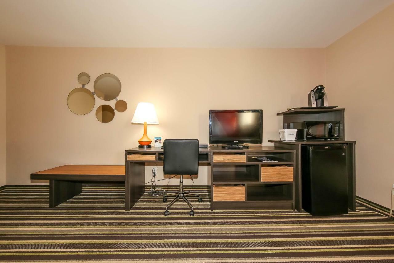 Howard Johnson By Wyndham Winnipeg West Luaran gambar